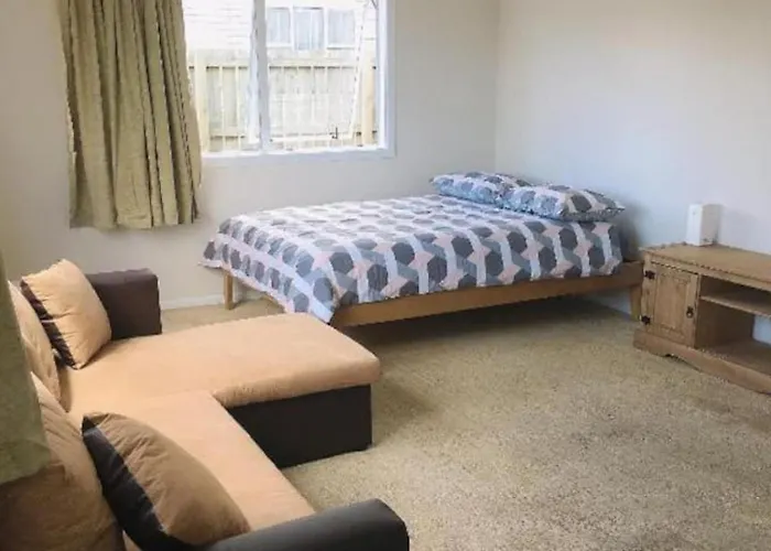 3 Double And 1 Single Sofa Beds Appartement *